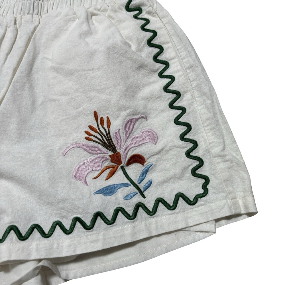 Amiable by Mable Boho Floral Embroidered Shorts Beige Size Small 25 x 2 - Picture 3 of 7